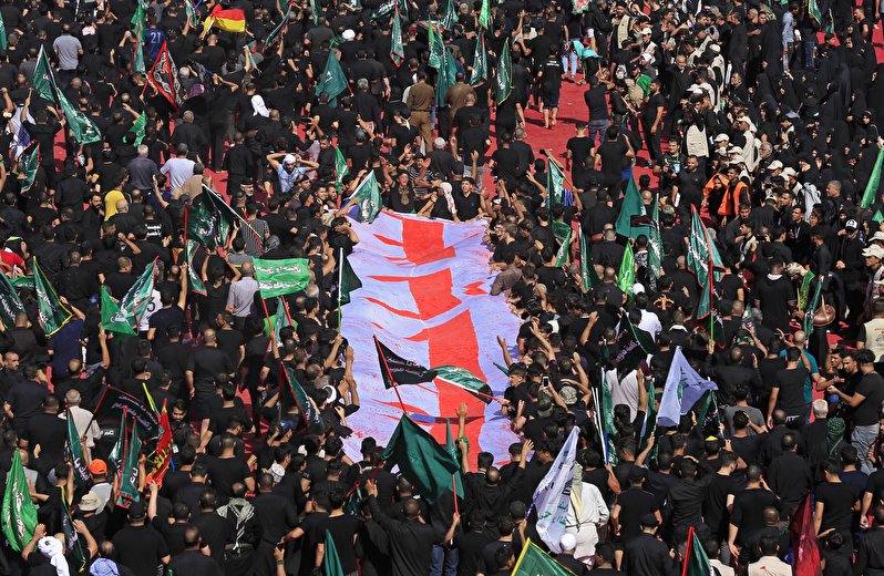 کربلای معلی - عزاداری ، پرچم لبیک یا حسین (علیه السلام)