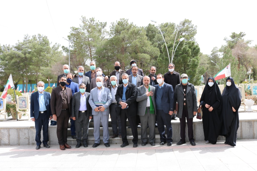 کارکنان ستاد بازسازی عتبات عالیات استان اصفهان با شهدا میثاق مجدد بستند