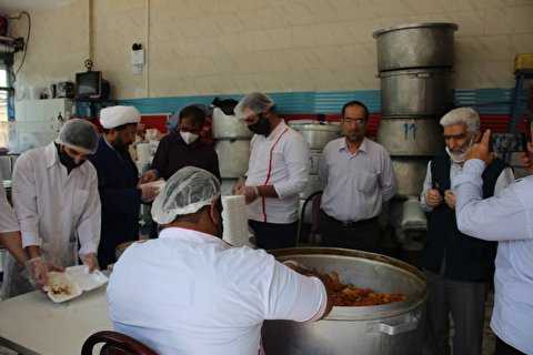 تهیه و توزیع یک هزار پرس غذای گرم (افطارالمؤمنین)