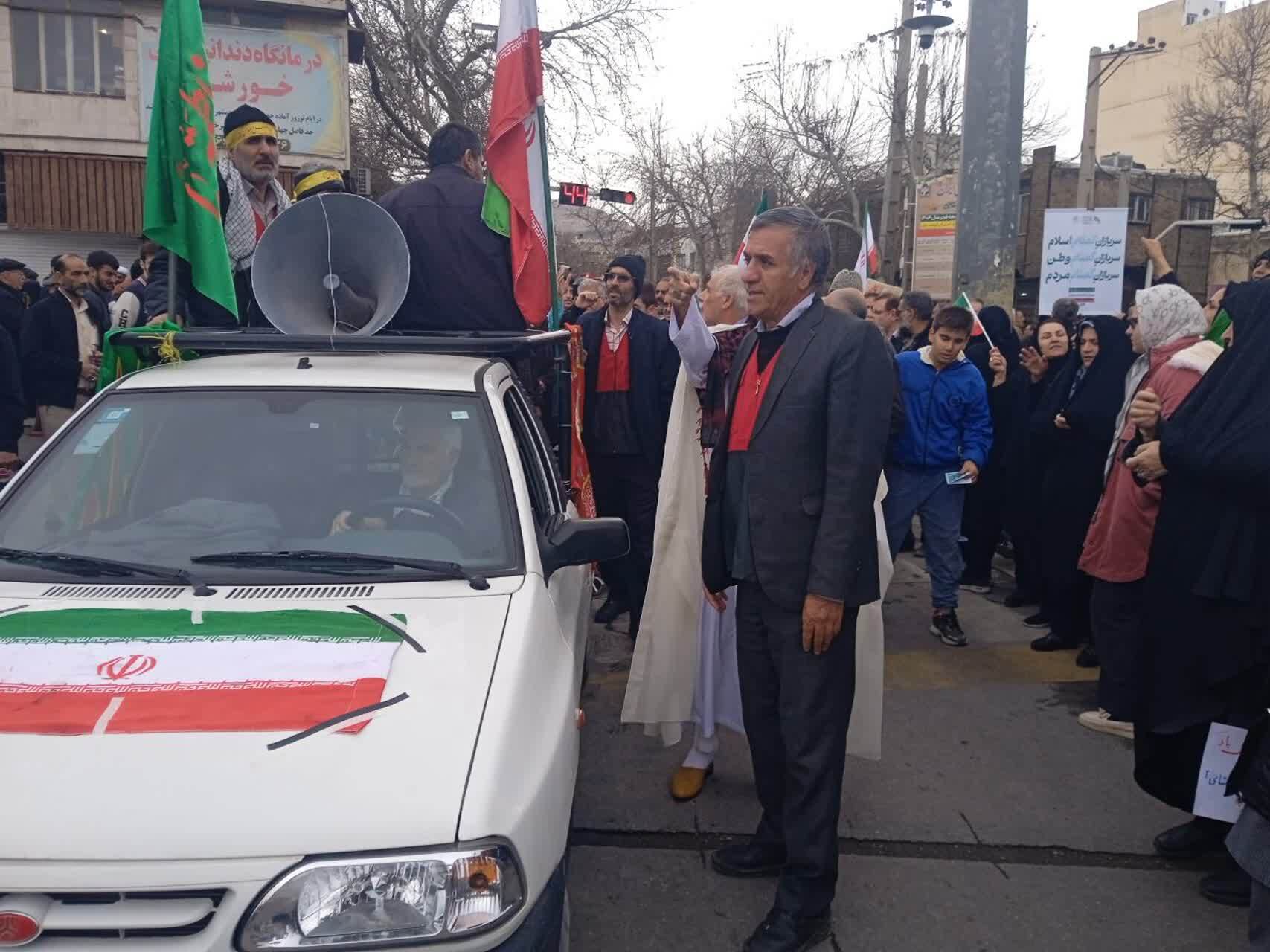 شرکت در راهپیمایی 22 بهمن