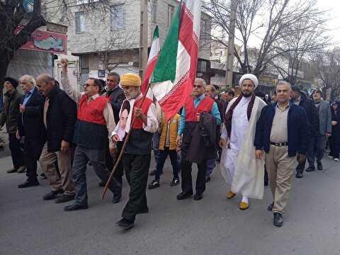 شرکت در راهپیمایی 22 بهمن