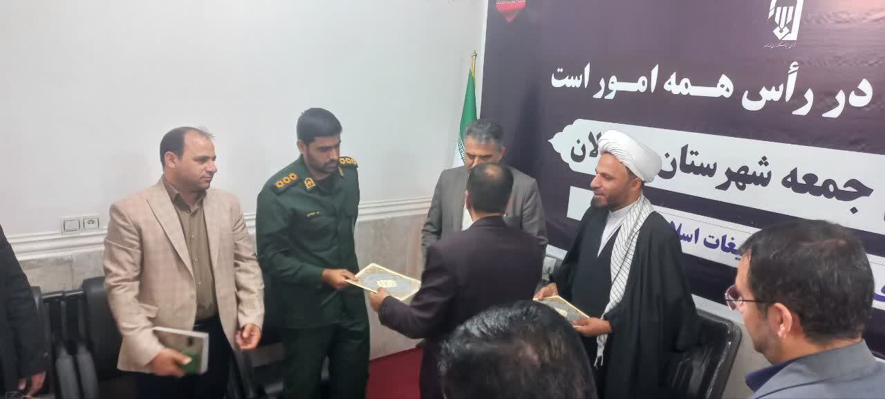 انتصاب هیات امنای شهرستان معمولا خدمت به اهل‌بیت(ع) عامل برکت زندگی است.