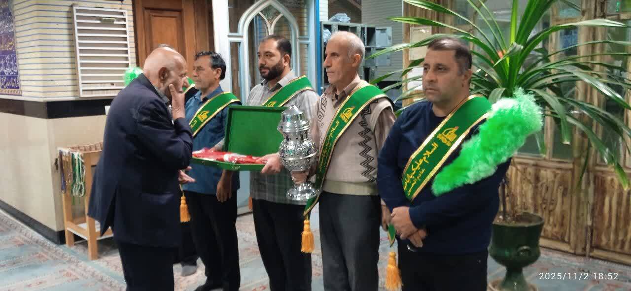 دیدار چهره به چهره رئیس ستاد توسعه و بازسازی عتبات عالیات استان لرستان با نمازگزاران شهرستان بروجرد