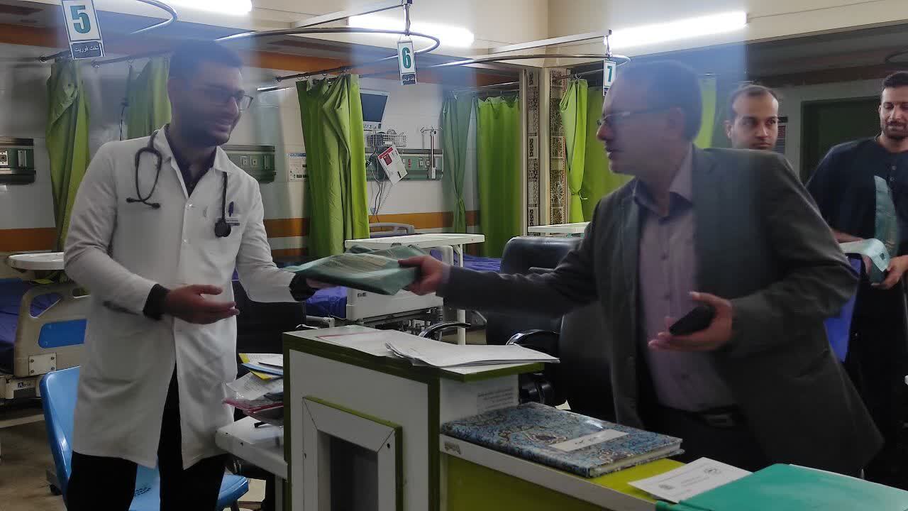 دیدار با کادر درمانی بیمارستان شهید مدنی دیدار با کادر درمانی بیمارستان شهید مدنی