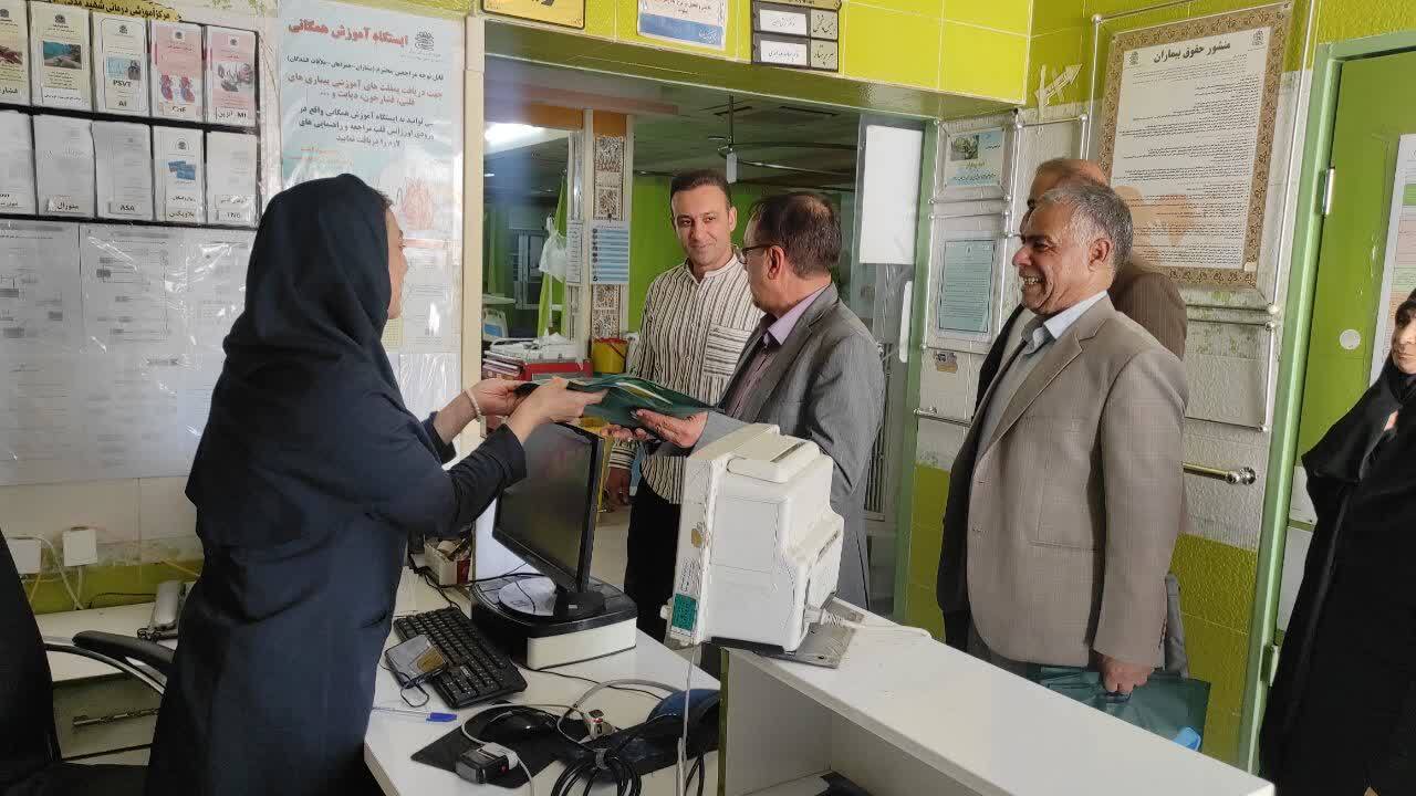 دیدار با کادر درمانی بیمارستان شهید مدنی دیدار با کادر درمانی بیمارستان شهید مدنی