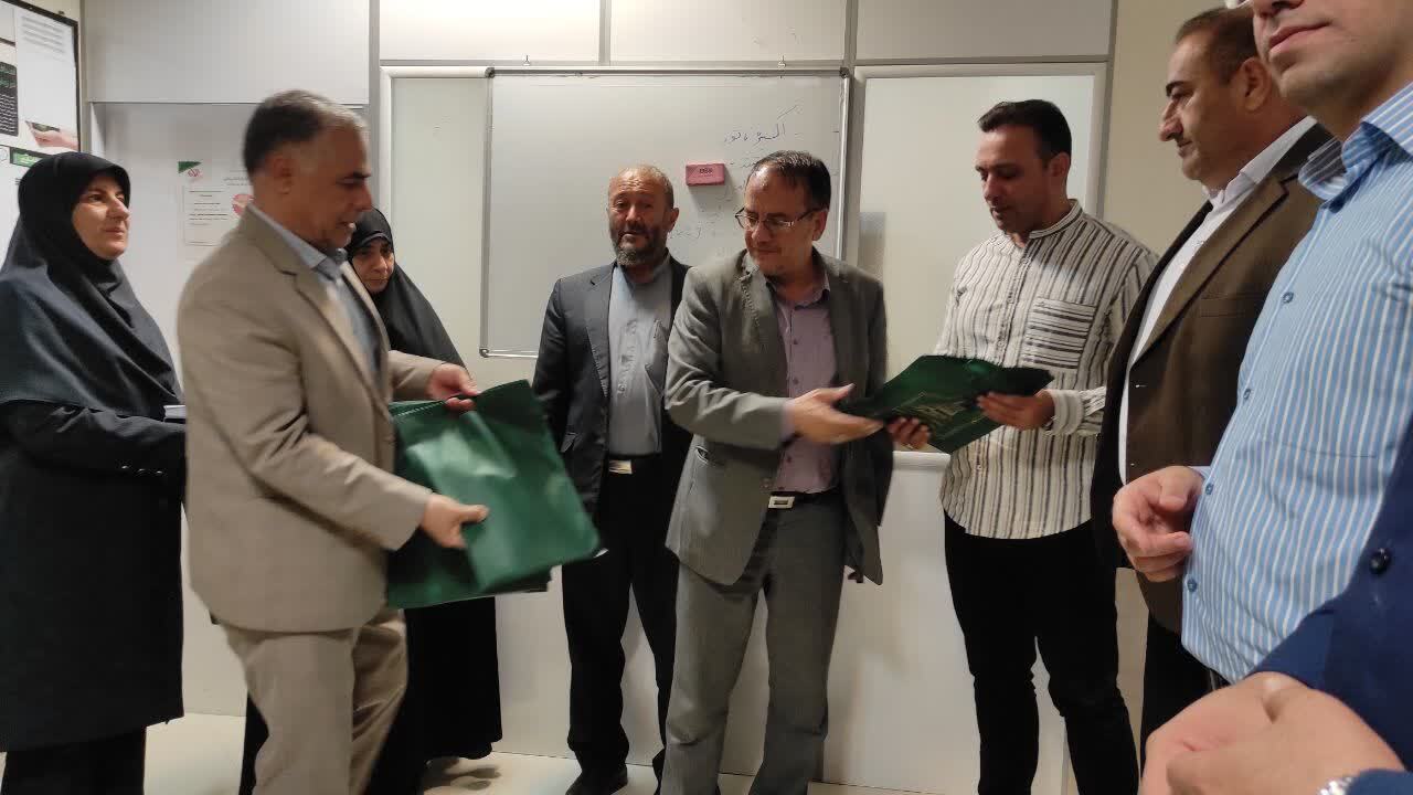 دیدار با کادر درمانی بیمارستان شهید مدنی دیدار با کادر درمانی بیمارستان شهید مدنی