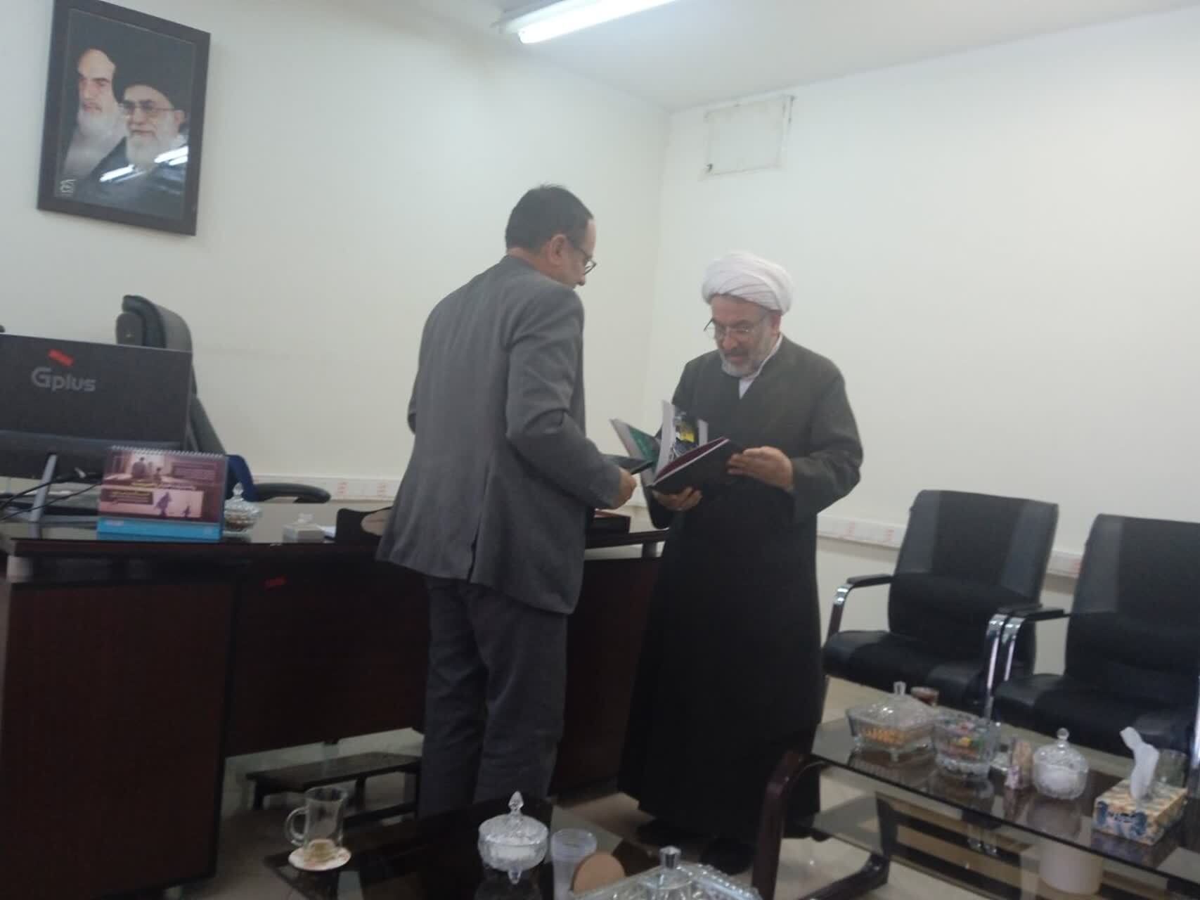 دیدار با مسئول دفتر نمایندگی ولیفقیه در سپاه حضرت ابوالفضل(ع) استان لرستان دیدار با مسئول دفتر نمایندگی ولیفقیه در سپاه حضرت ابوالفضل(ع) استان لرستان